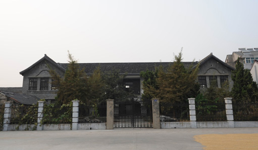 新四军苏北指挥部旧址(原黄桥中学工字楼)